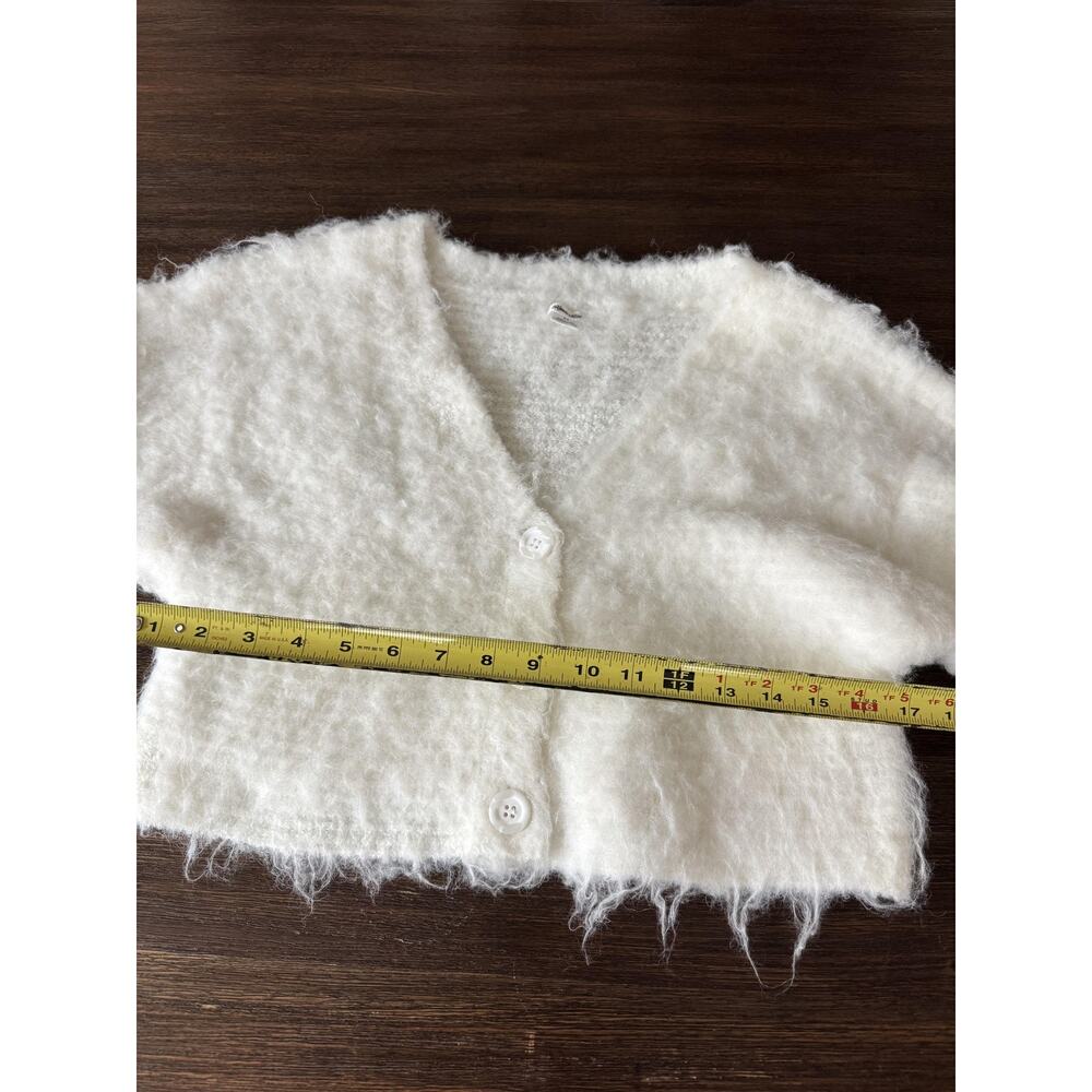 Kimchi Blue Cropped Fuzzy Cardigan Sweater Womens Small Cloud White - Picture 5 of 11